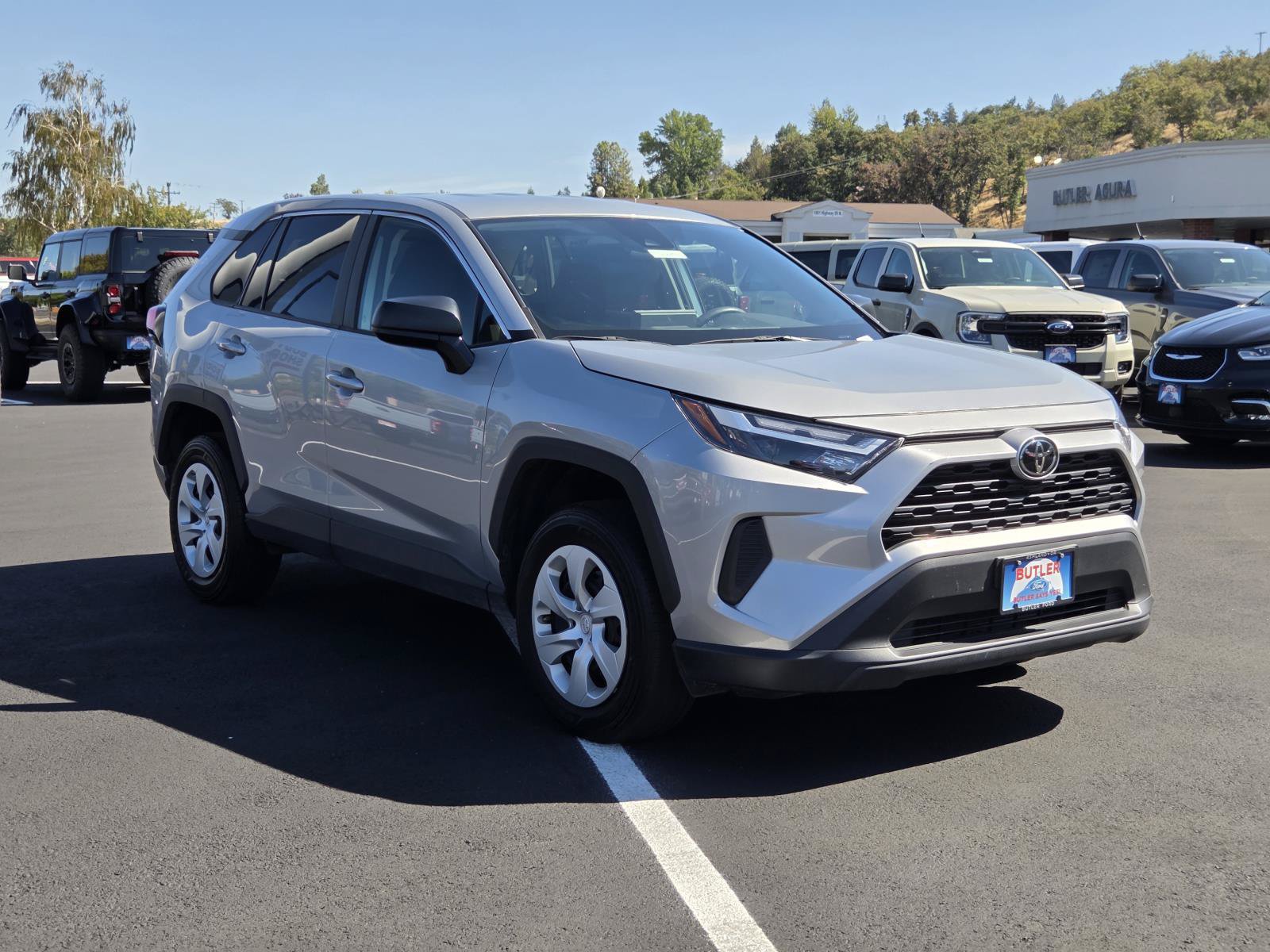 Used 2025 Toyota RAV4 LE AWD/4WD image 3