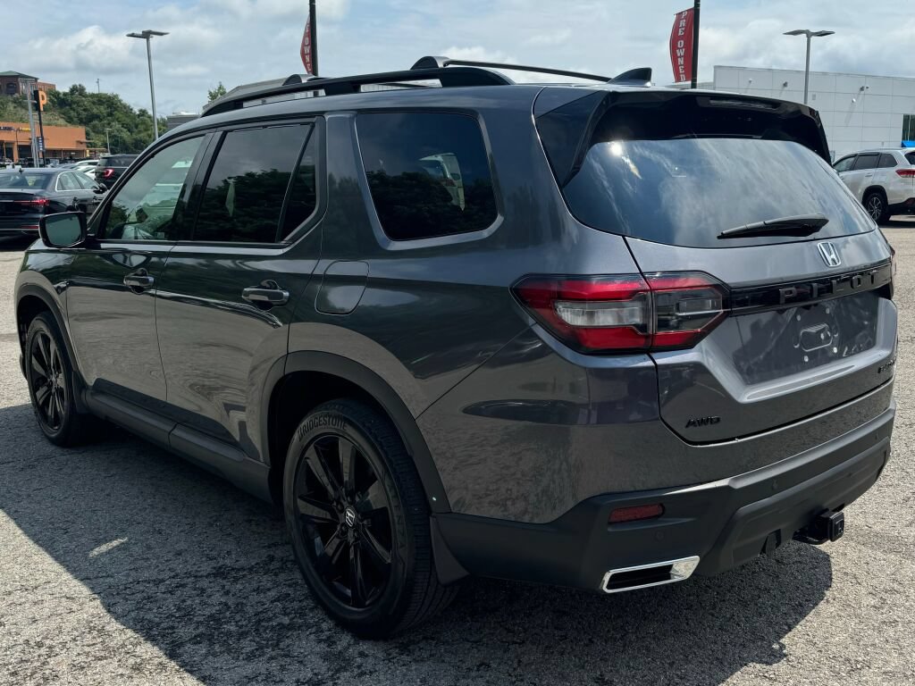 Used 2025 Honda Pilot Black Edition image 5