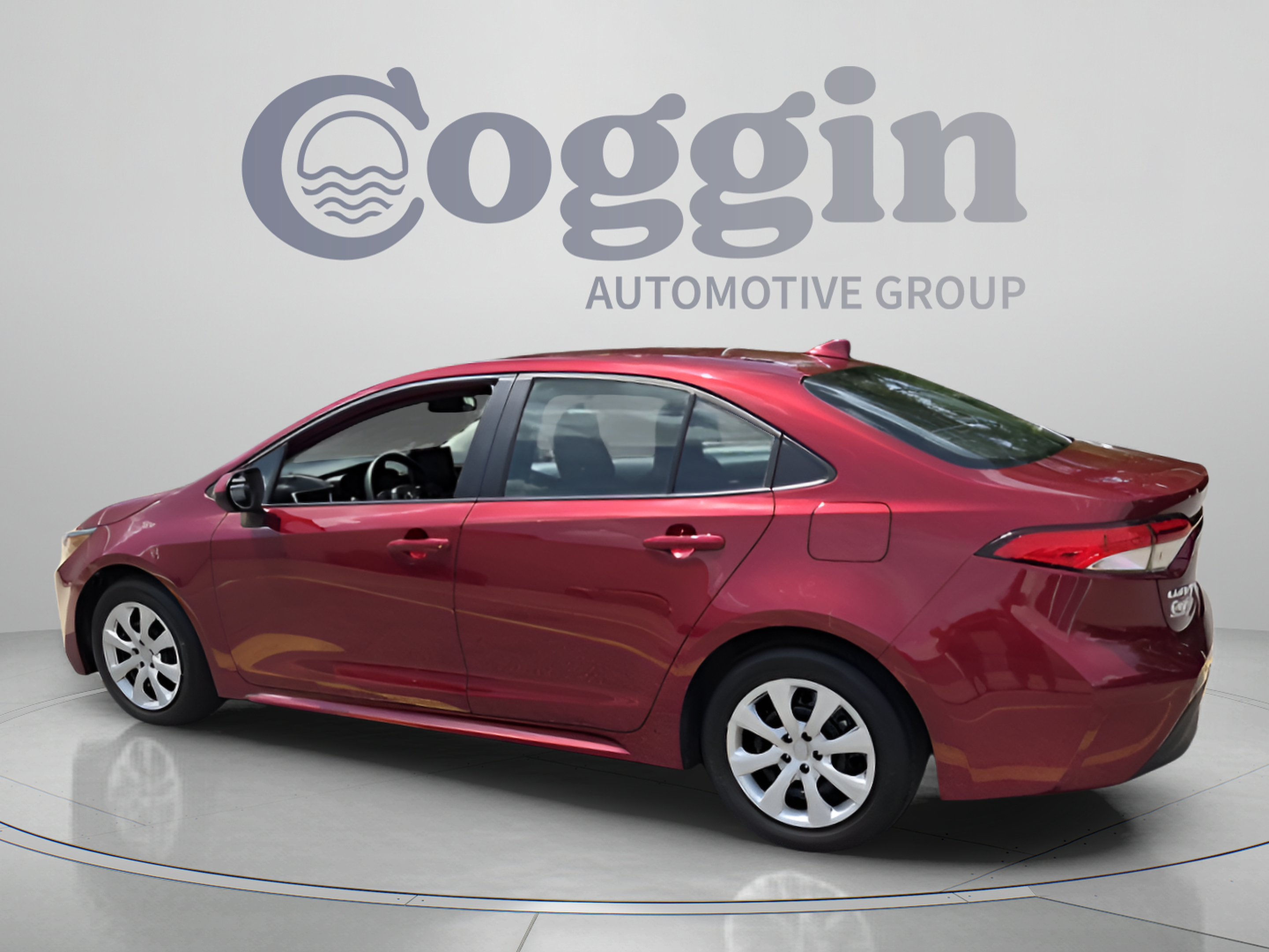 Used 2025 Toyota Corolla LE FWD image 3