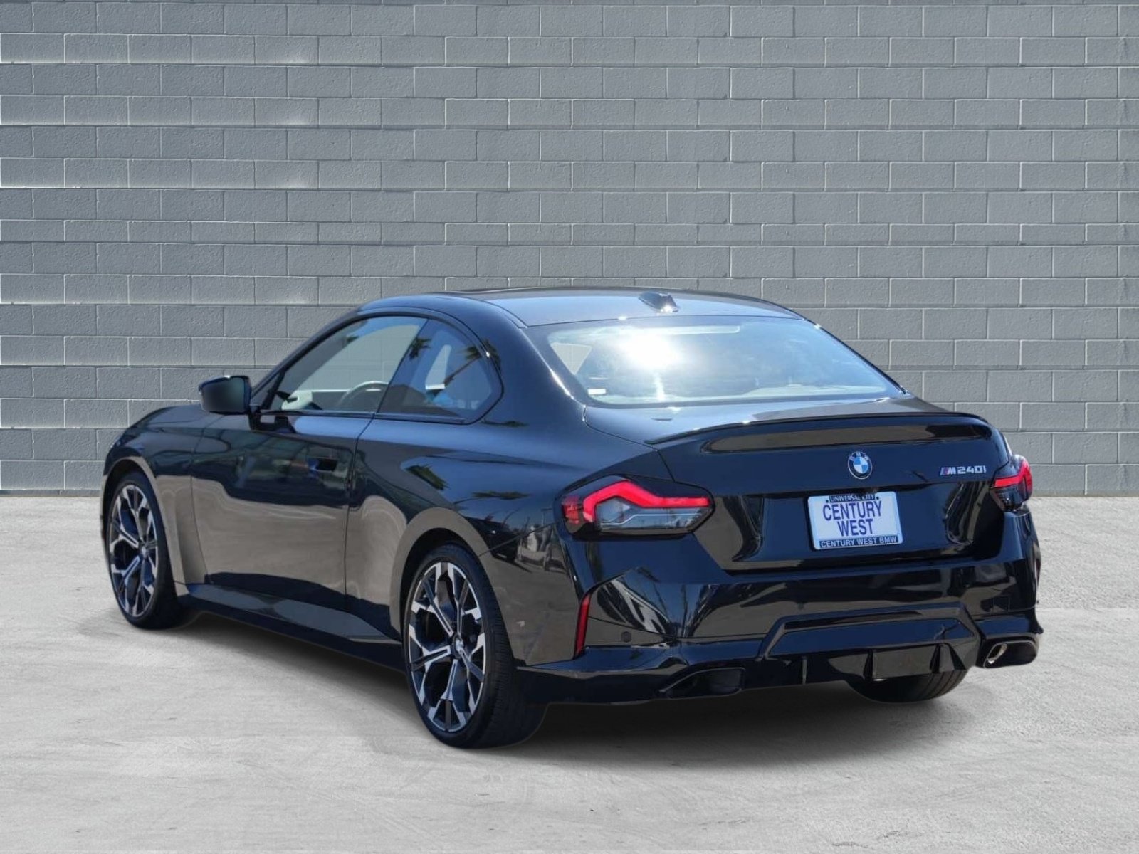 Used 2025 BMW M240i Coupe RWD image 3