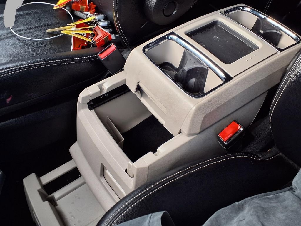 Used 2014 Chrysler Town & Country Touring image 13