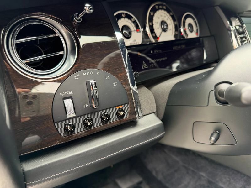 Used 2014 Rolls-Royce Wraith image 19