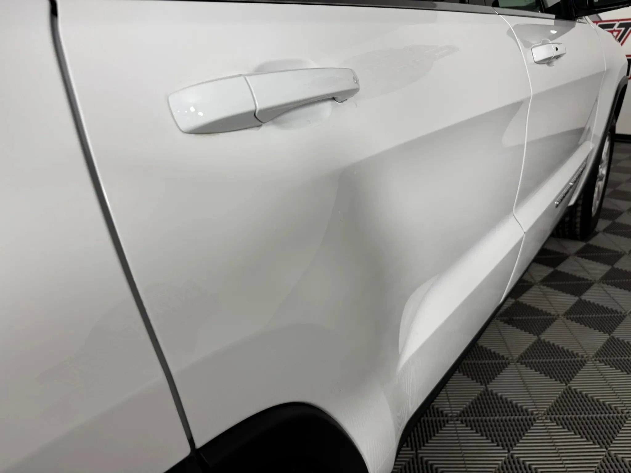 Used 2018 Jeep Grand Cherokee Laredo AWD/4WD image 27