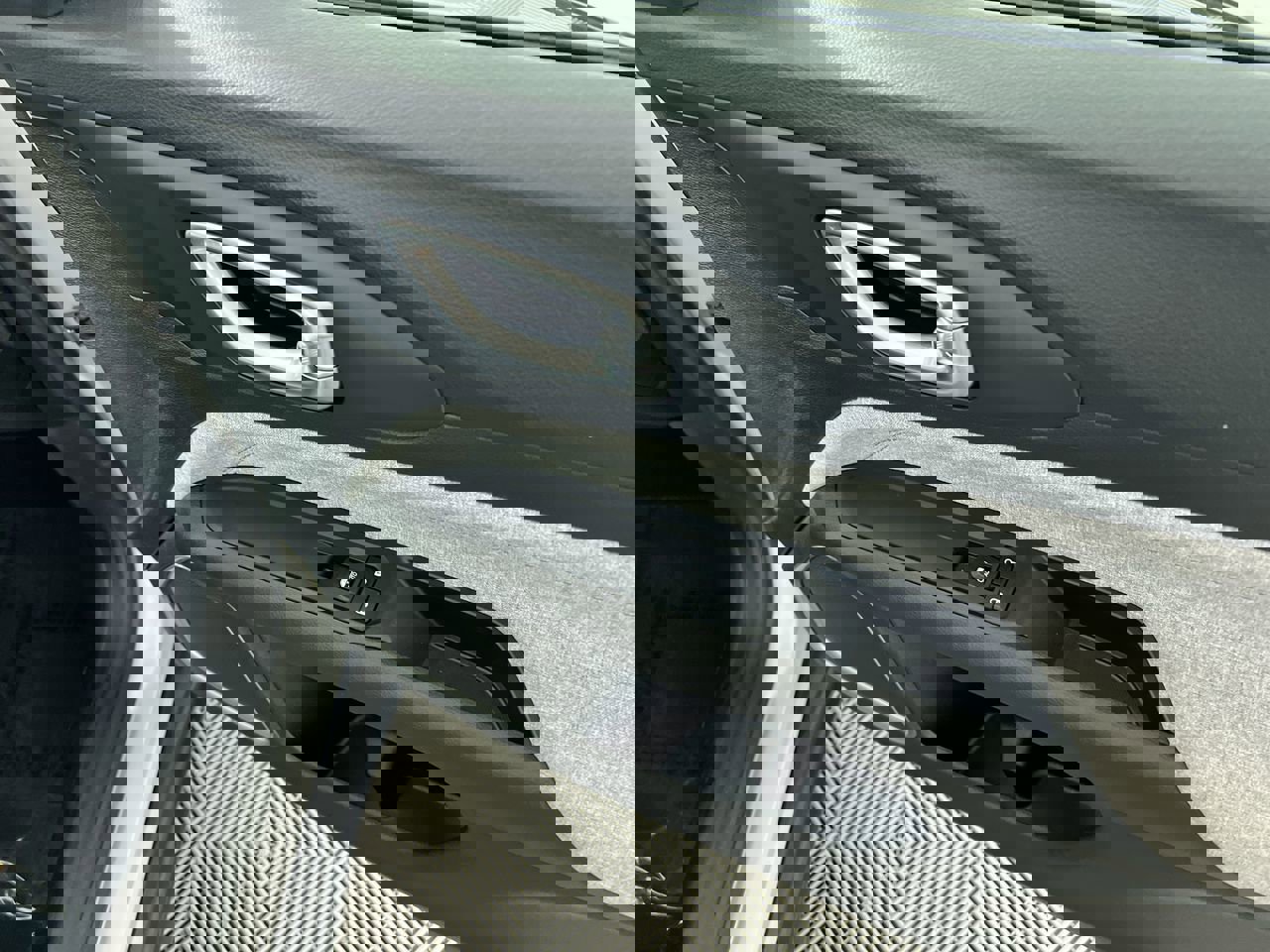 Used 2024 Jeep Compass Latitude image 30