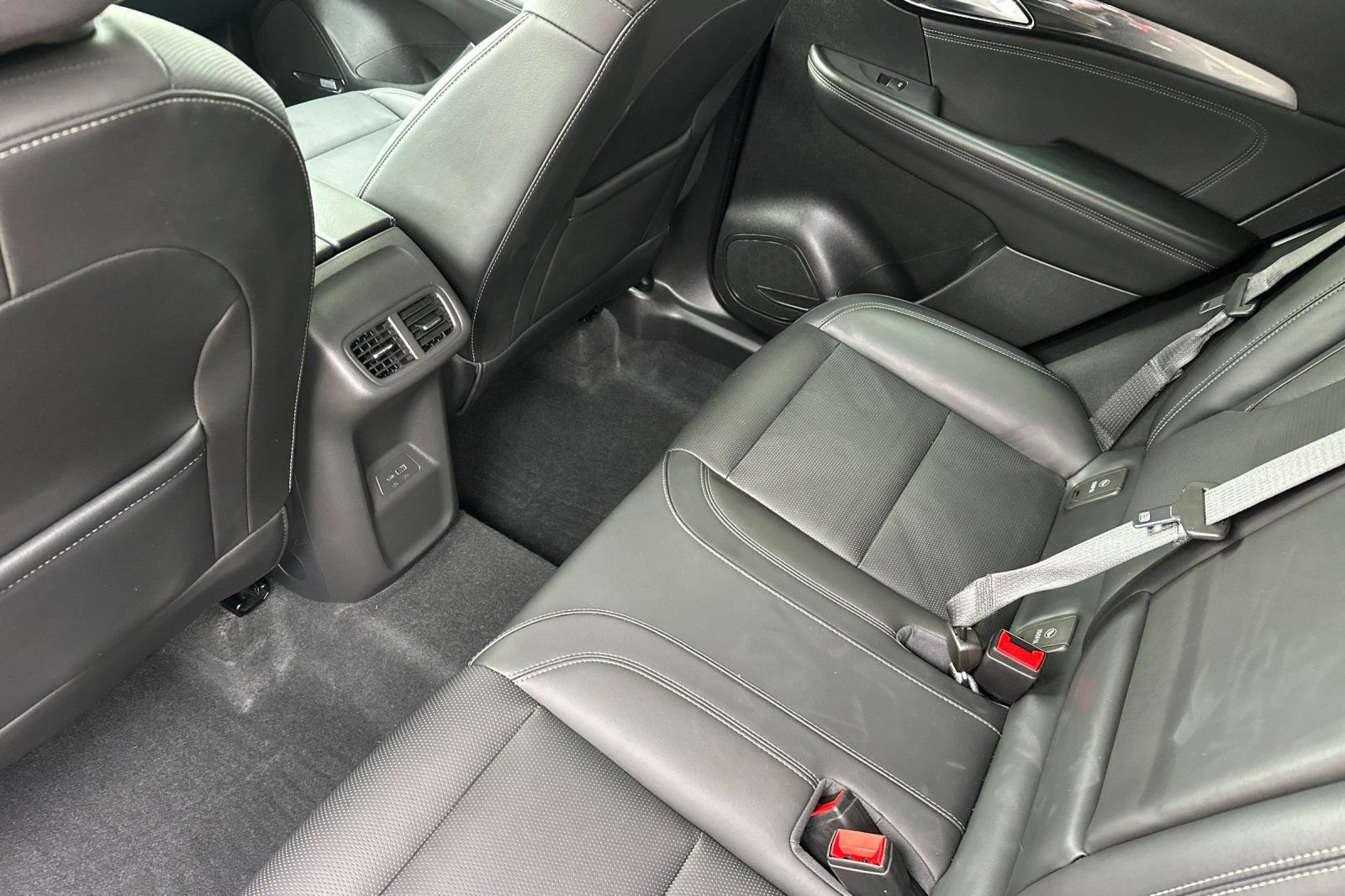 Used 2024 Buick Envision Preferred AWD/4WD image 14