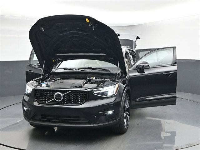 Used 2024 Volvo XC40 B5 Plus w/ Climate Package image 55