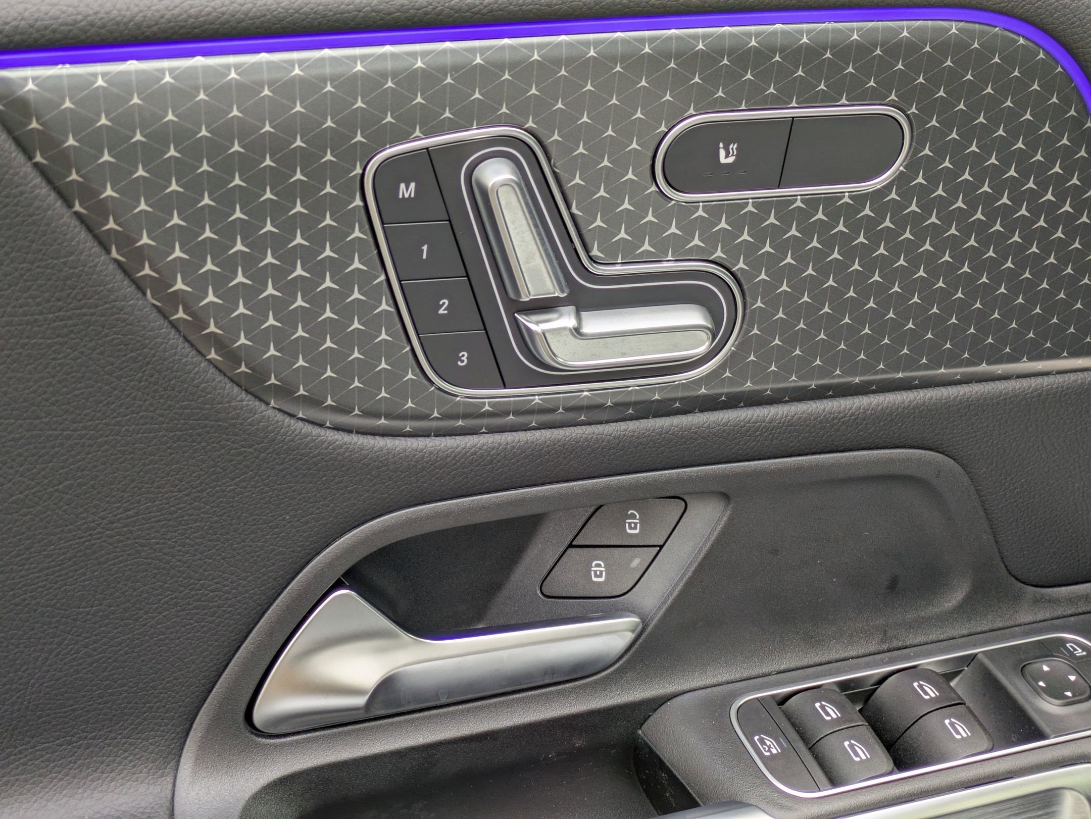 New 2025 Mercedes-Benz GLB 250 image 15