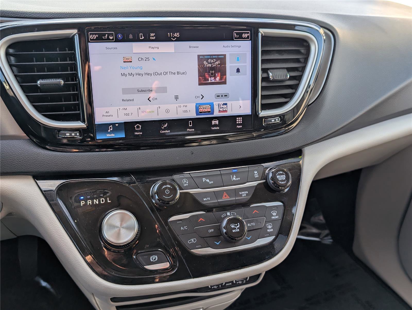 Used 2024 Chrysler Pacifica Touring-L image 28