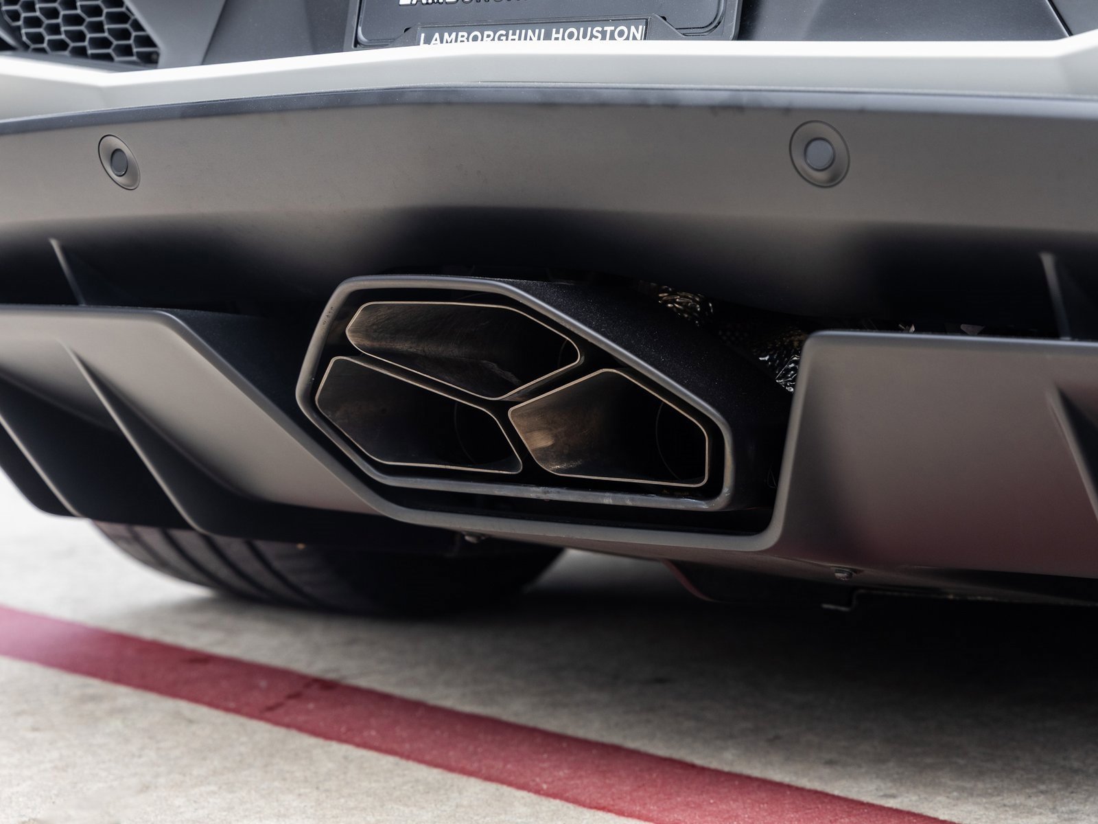 Used 2018 Lamborghini Aventador S image 18