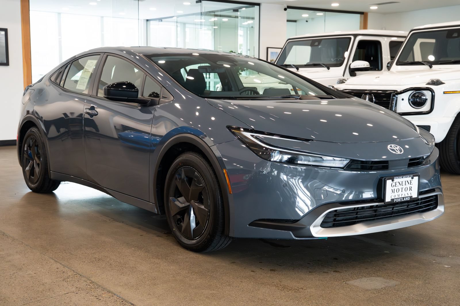 Used 2024 Toyota Prius Prime FWD image 3