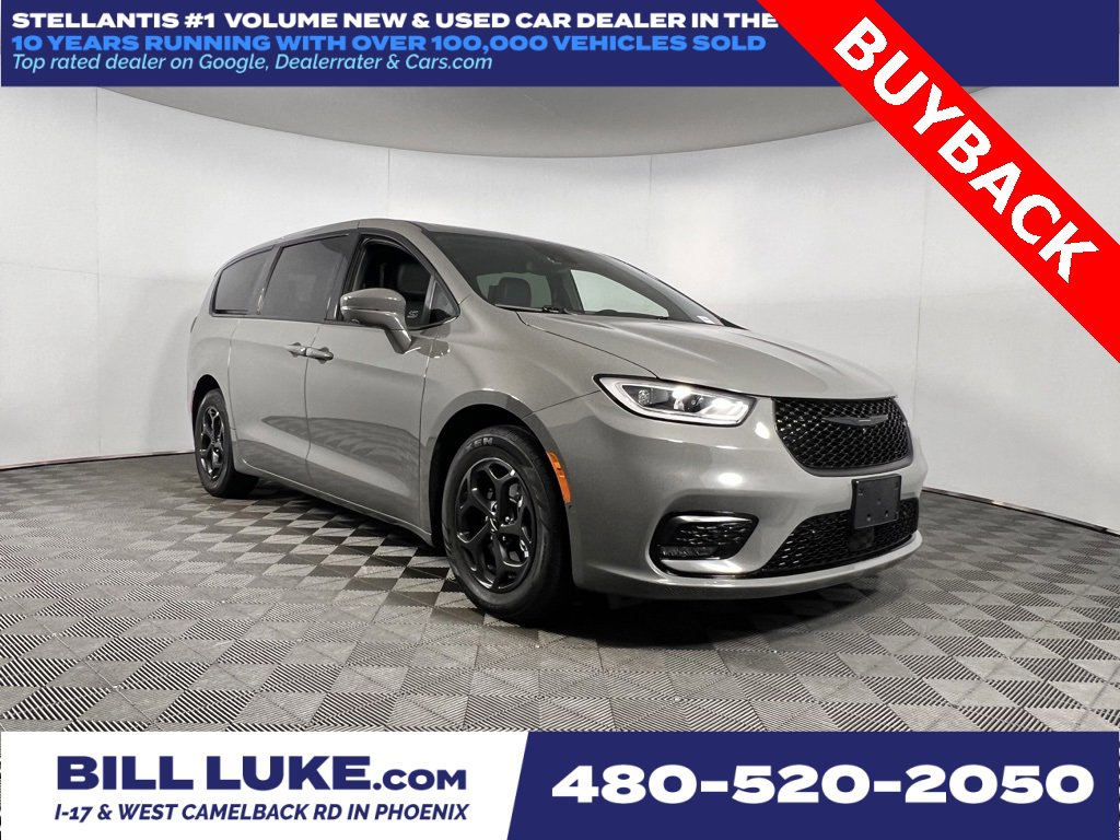 Used 2022 Chrysler Pacifica Limited w/ Uconnect Theater Family Group image 1