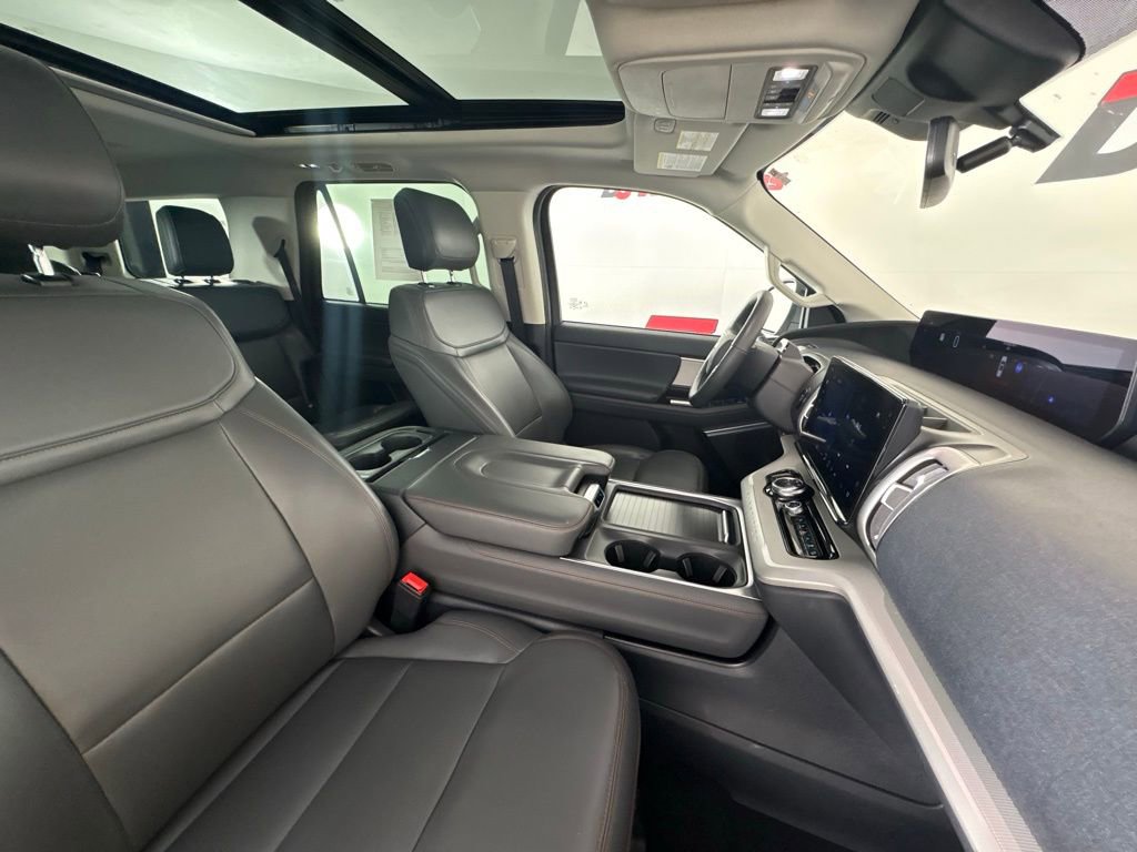 Used 2025 Ford Expedition Active image 38