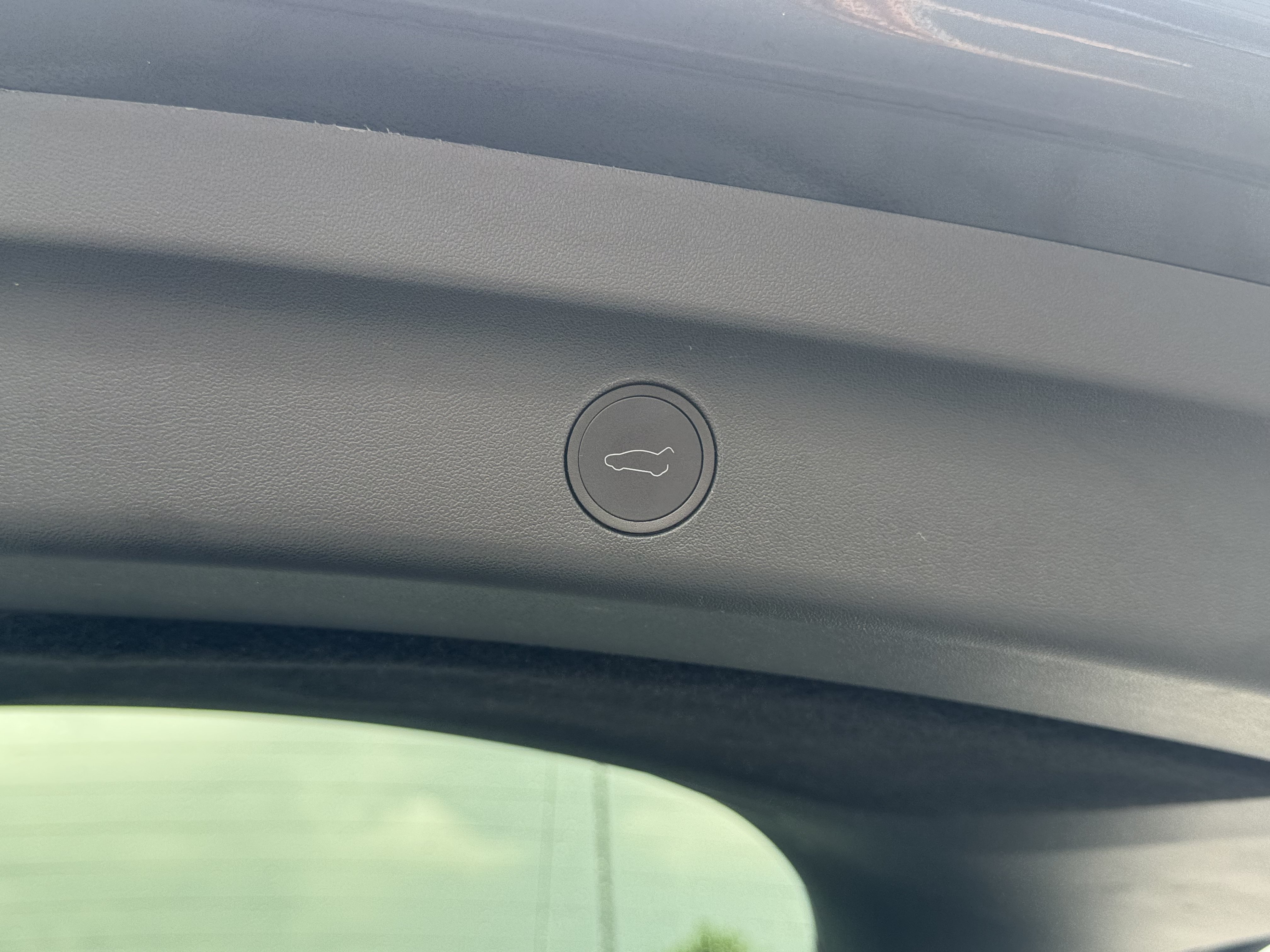 Used 2024 Tesla Model Y 2WD image 17