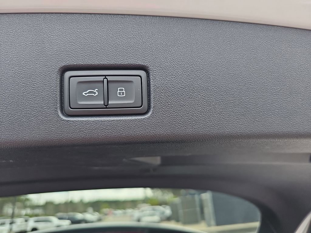 Used 2023 Audi Q4 e-tron Premium Plus w/ Premium Plus image 17