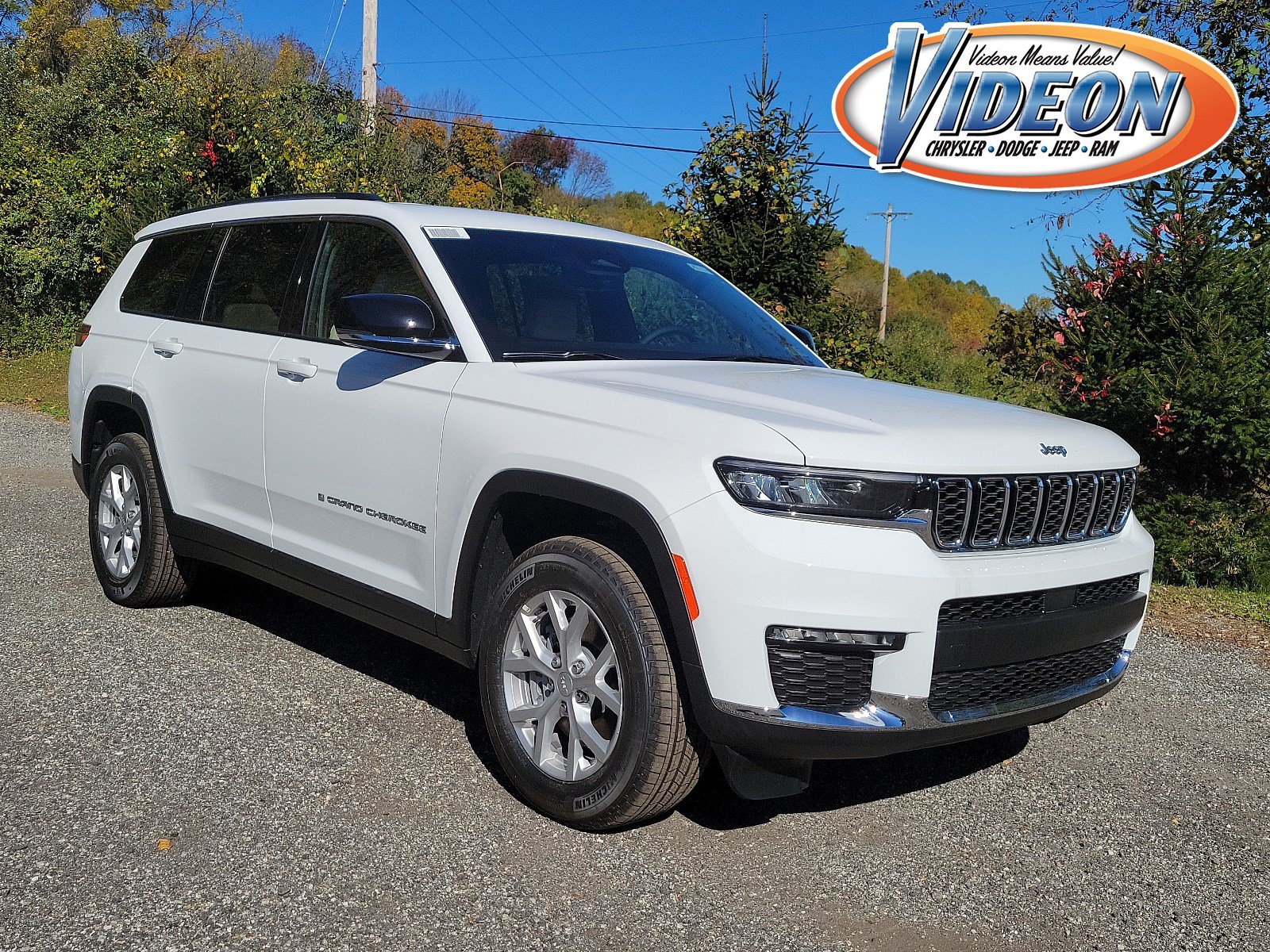 New 2023 Jeep Grand Cherokee L Limited AWD/4WD image 1