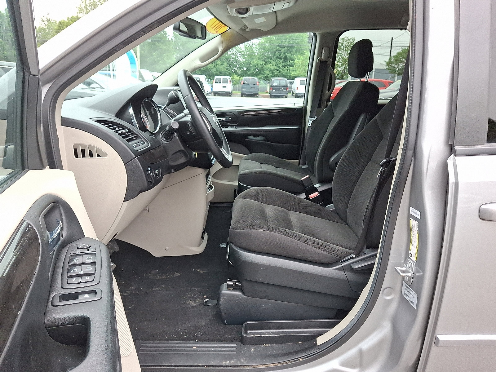 Used 2017 Dodge Grand Caravan SE w/ Power Window Group image 16