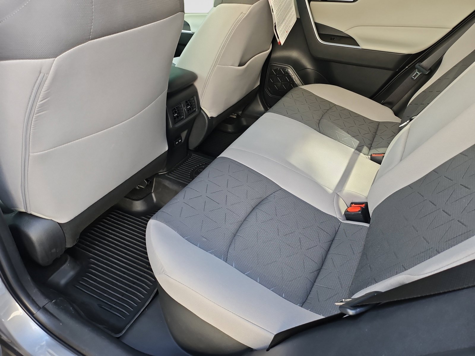 Used 2025 Toyota RAV4 XLE w/ Convenience Package AWD/4WD image 33