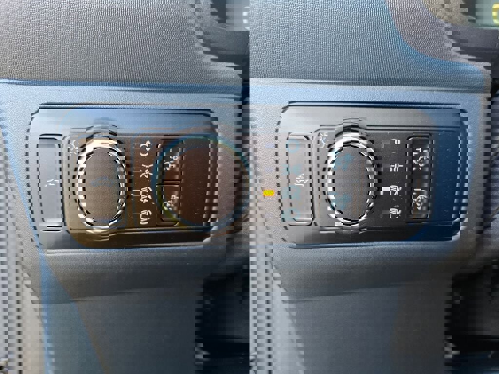 New 2026 Ford Maverick XL image 17