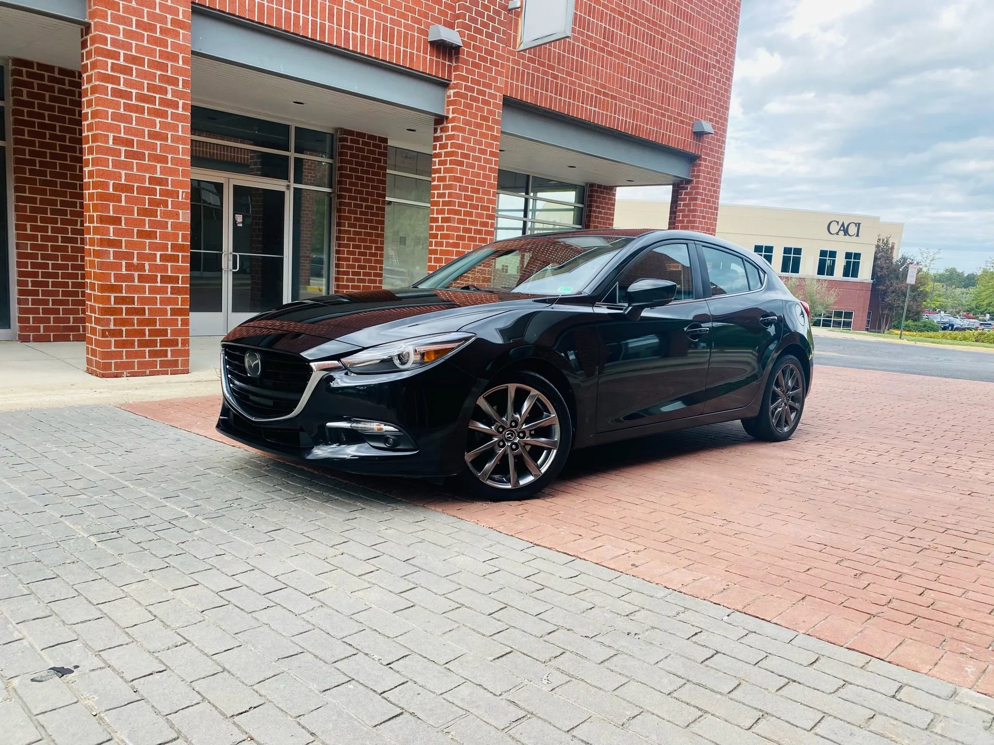 Used 2018 MAZDA MAZDA3 Grand Touring w/ Premium Equipment Package image 3