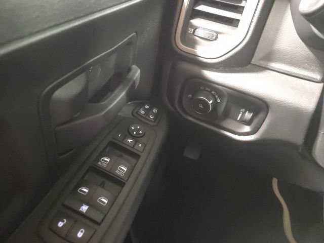 Used 2024 RAM 2500 Tradesman w/ Chrome Appearance Group image 17