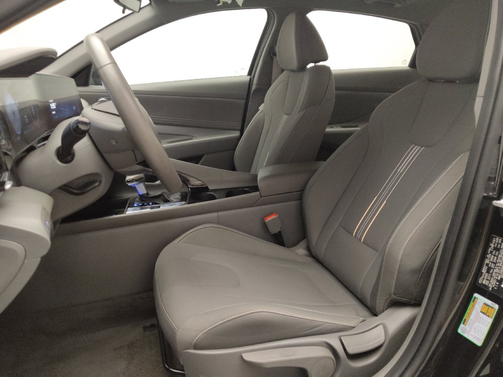 Used 2025 Hyundai Elantra SEL FWD image 17
