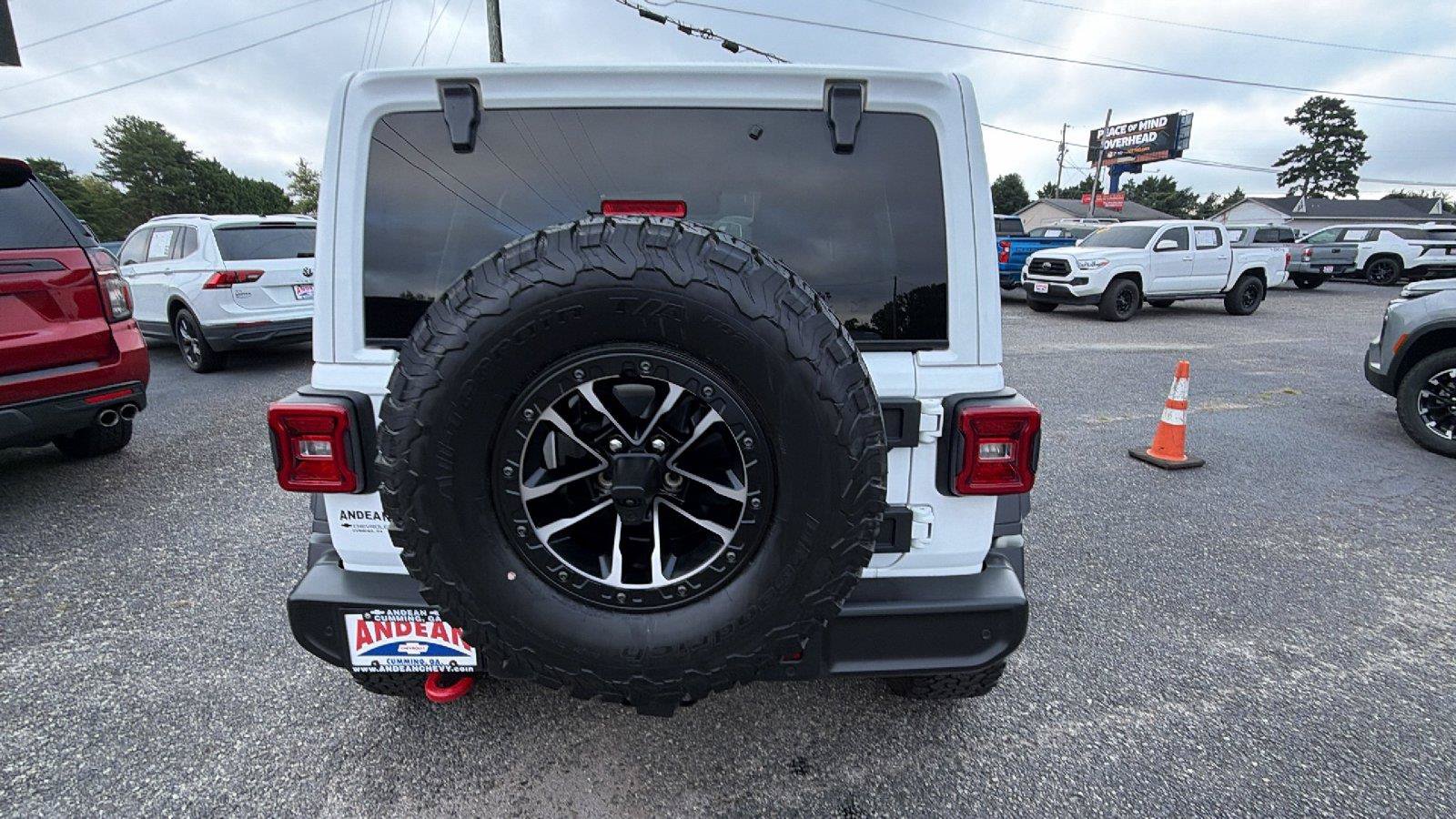 Used 2024 Jeep Wrangler Unlimited Rubicon w/ XTREMEE 35" Tire Package AWD/4WD image 9