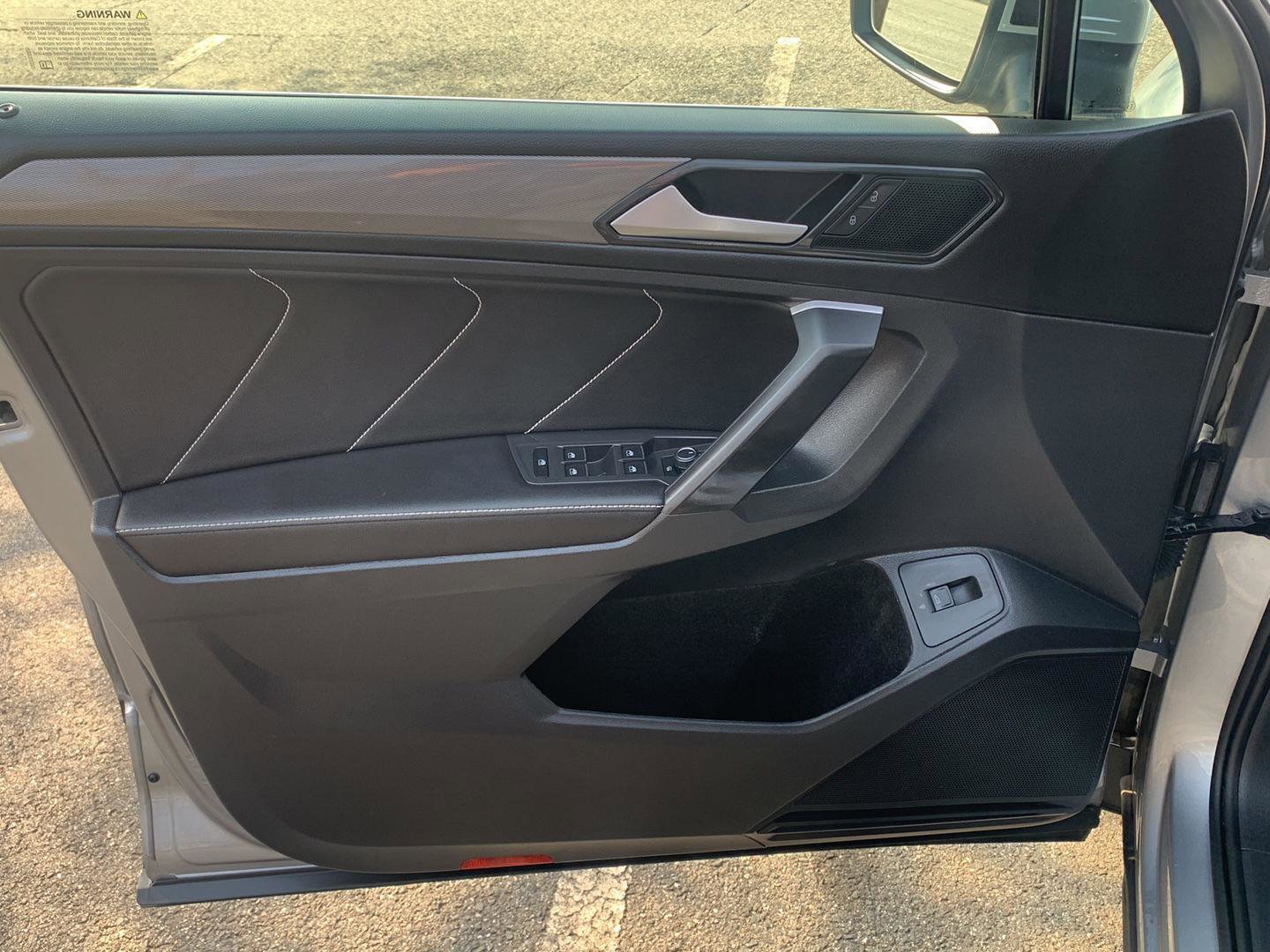 Used 2024 Volkswagen Tiguan SE w/ Panoramic Sunroof Package image 13