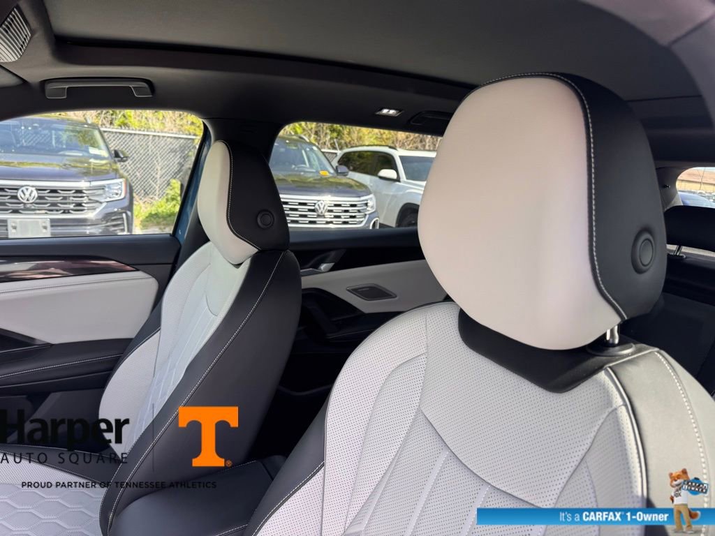Used 2025 Volkswagen Tiguan SEL R-Line image 12