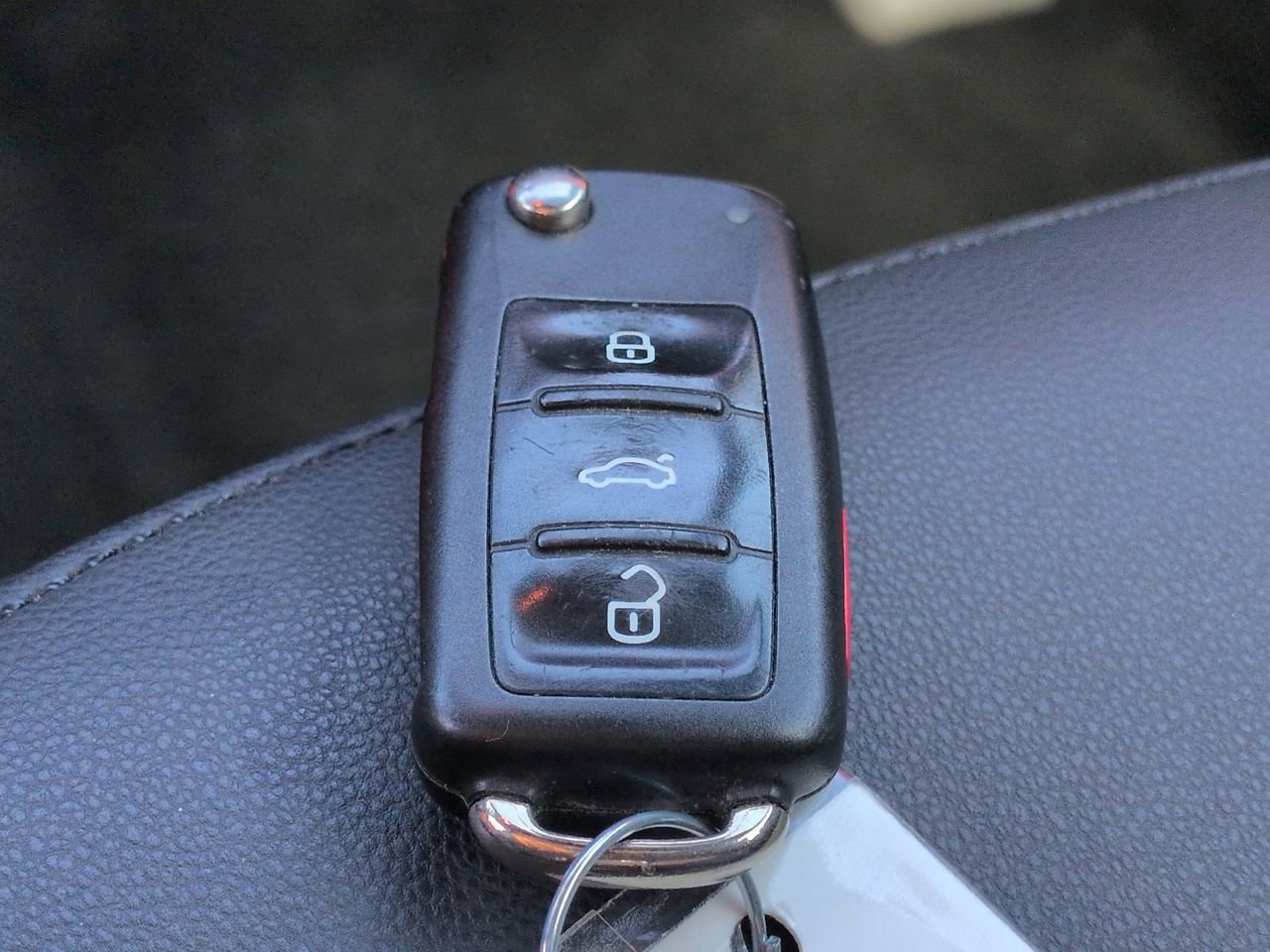 Used 2018 Volkswagen Beetle 2.0T S image 27