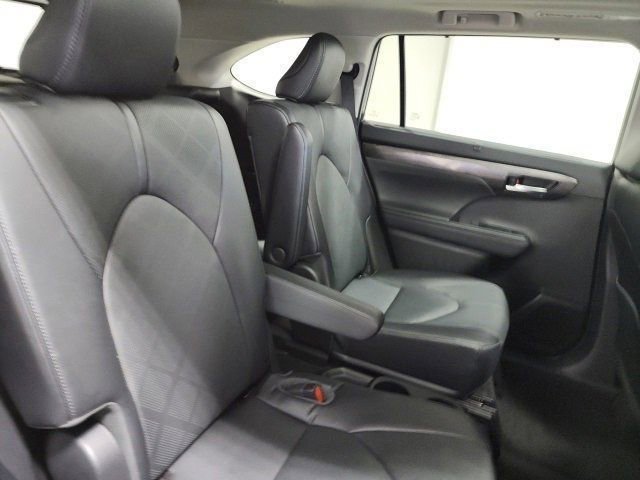 Used 2023 Toyota Highlander Platinum image 20
