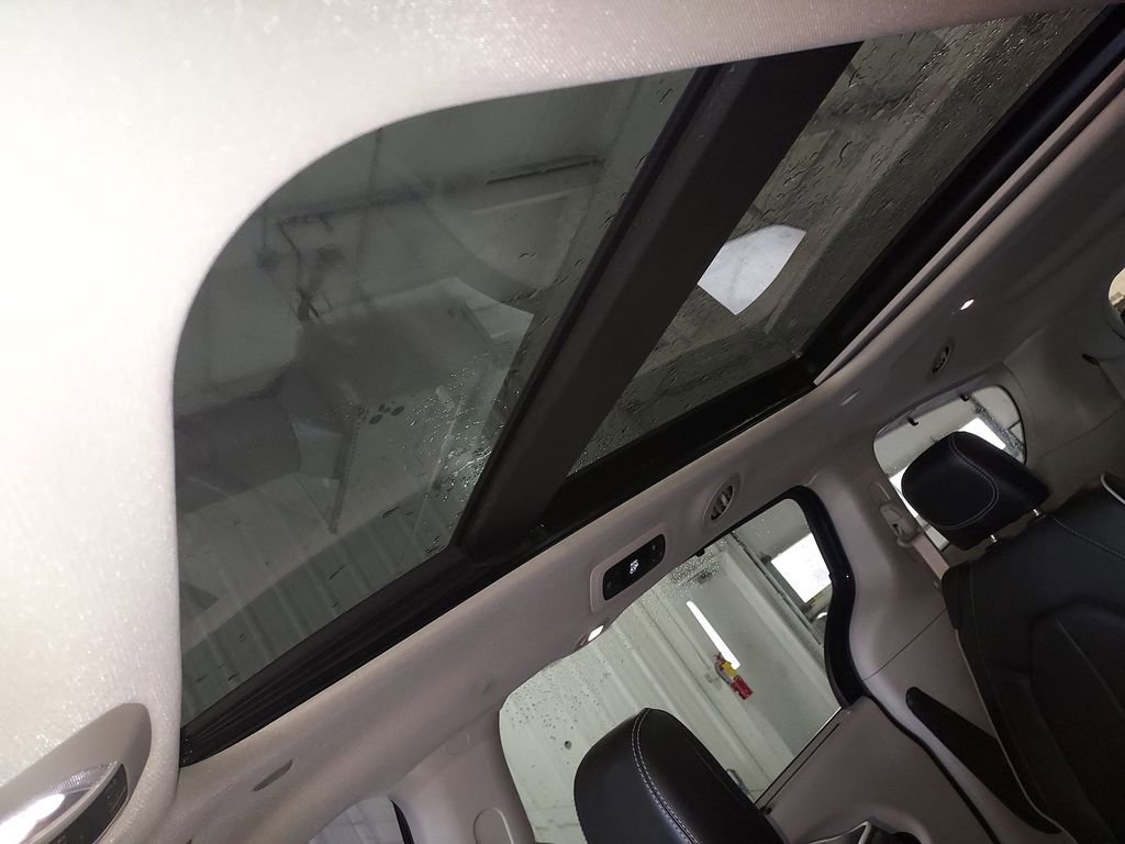 Used 2022 Chrysler Pacifica Limited image 28