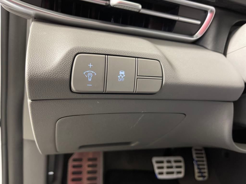 New 2025 Hyundai Elantra Sport image 17