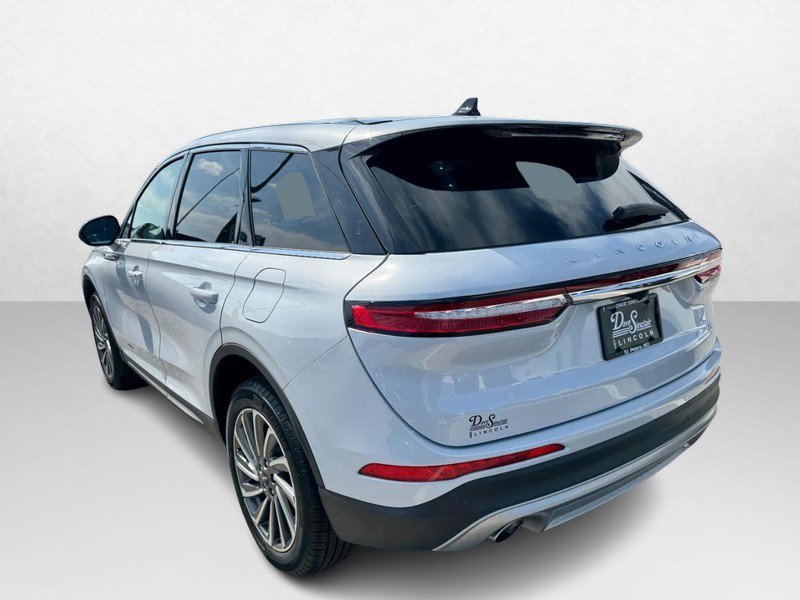 Used 2025 Lincoln Corsair Reserve w/ Rear Removable Package Tray image 7