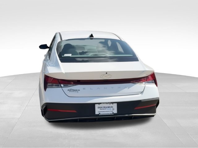 New 2026 Hyundai Elantra SE FWD image 7