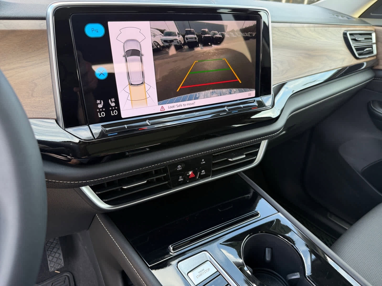 Used 2024 Volkswagen Atlas SE image 17