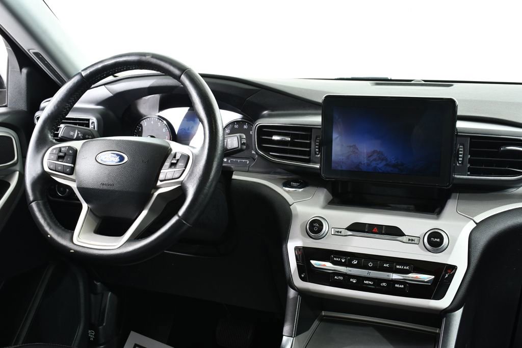 Used 2023 Ford Explorer XLT w/ Equipment Group 202A image 8