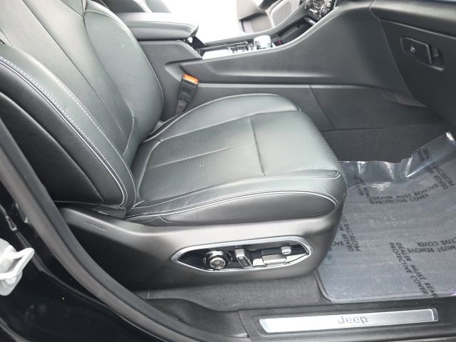 Used 2024 Jeep Grand Cherokee Overland w/ Adv Protech Group III image 47