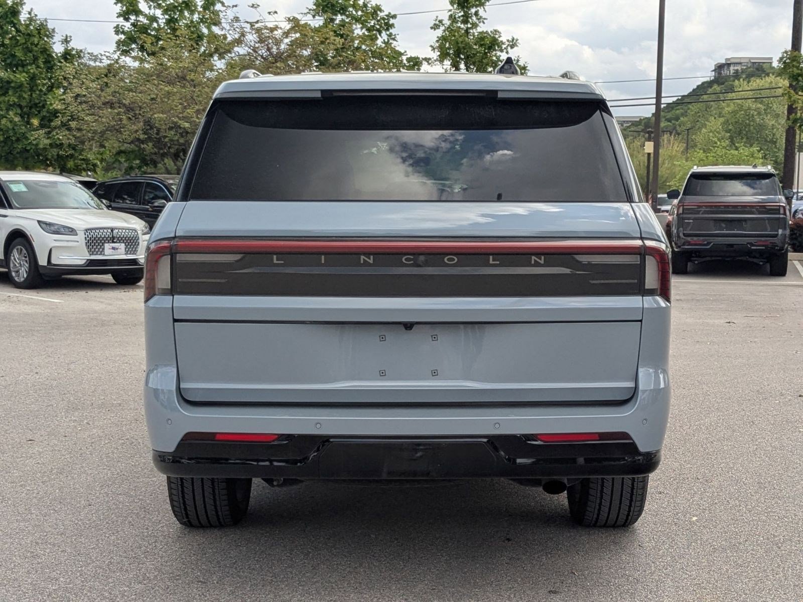 Used 2025 Lincoln Navigator L Reserve w/ Jet Appearance Package AWD/4WD image 4