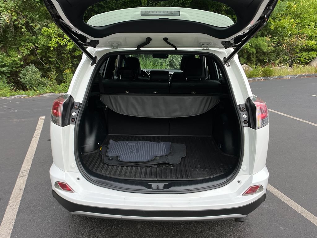 Used 2018 Toyota RAV4 SE w/ Power Extra Value Package AWD/4WD image 22