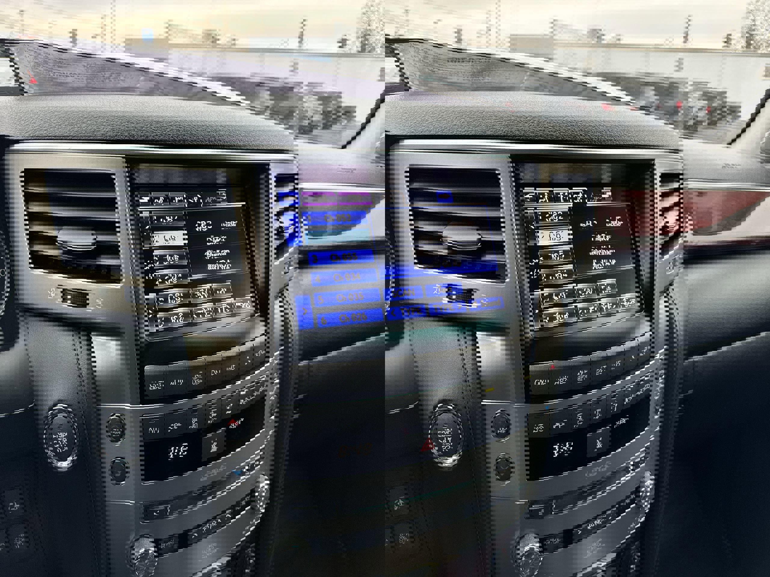 Used 2015 Lexus LX 570 4WD w/ Luxury Package image 13