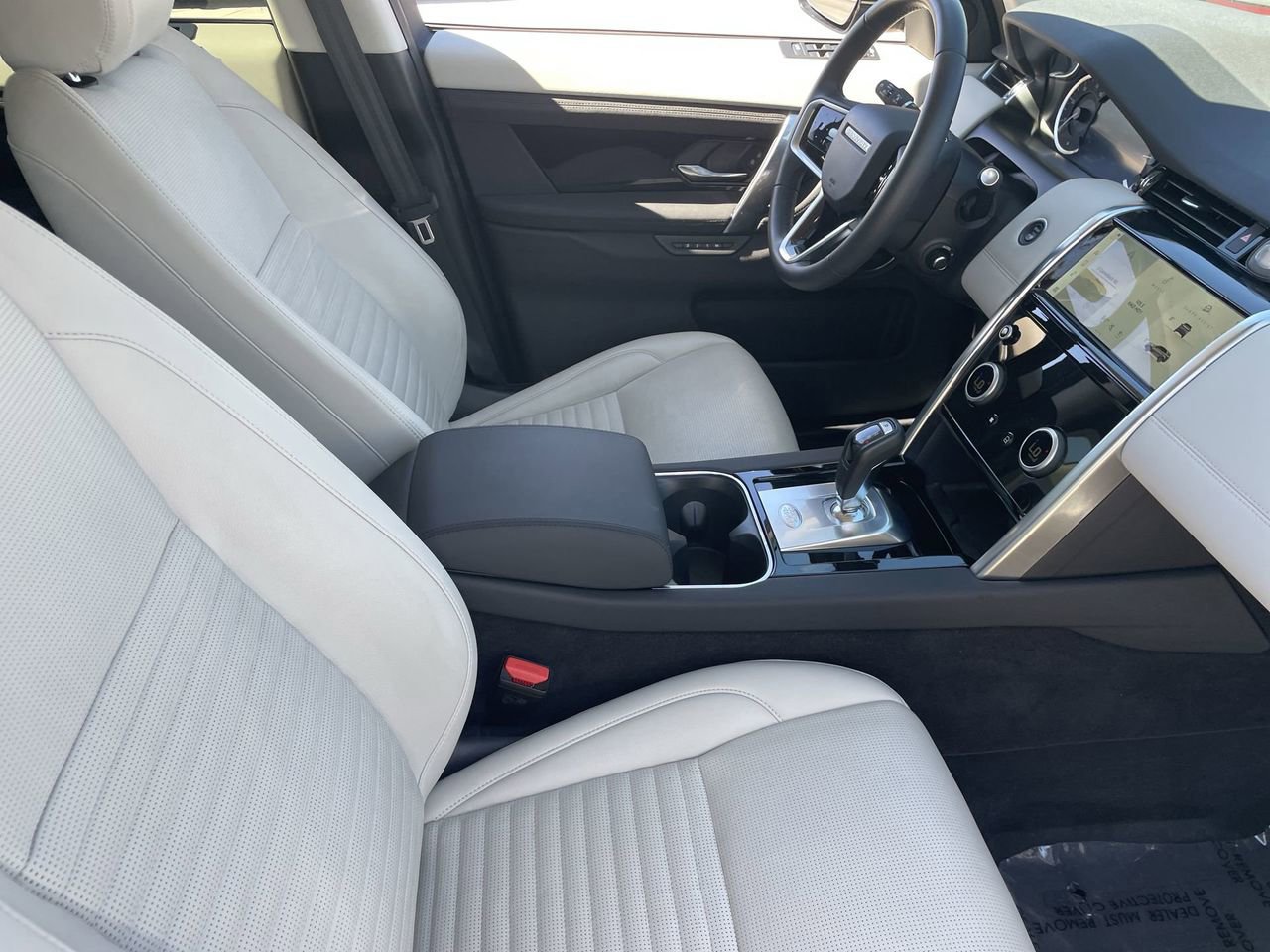 Used 2023 Land Rover Discovery Sport SE image 11