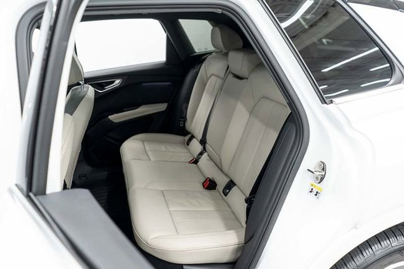 Used 2022 Audi Q4 e-tron Prestige image 30
