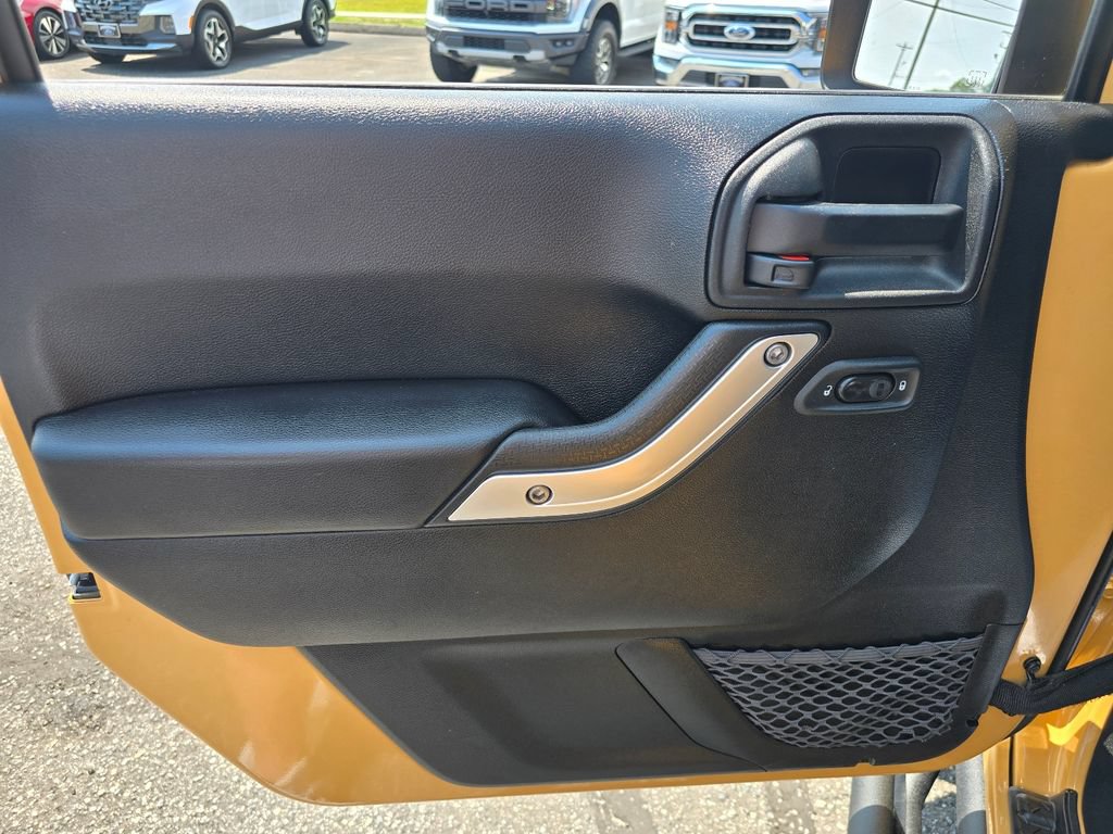 Used 2013 Jeep Wrangler Rubicon w/ PWR Convenience Group AWD/4WD image 7