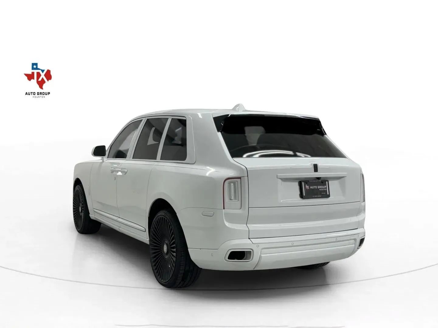 Used 2020 Rolls-Royce Cullinan image 3