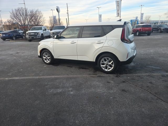 Used 2024 Kia Soul LX w/ Option Group 015 image 3