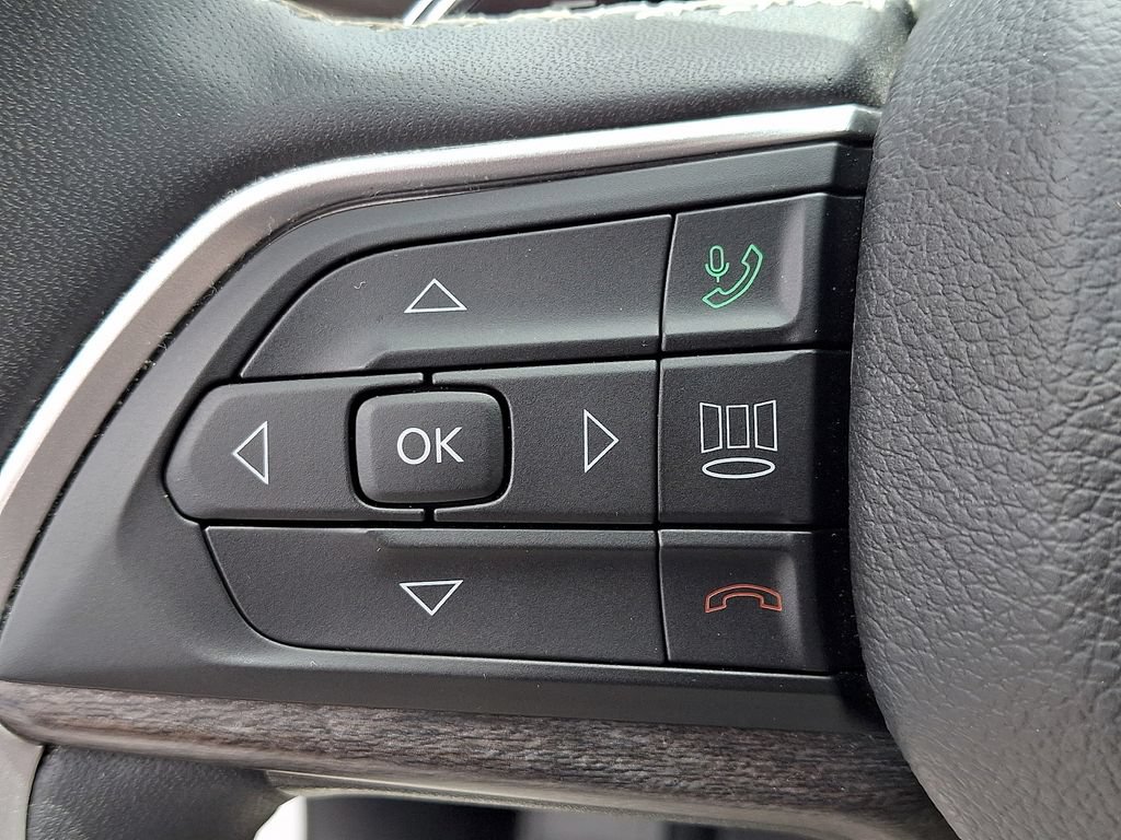 Used 2023 Jeep Grand Cherokee L Limited AWD/4WD image 25
