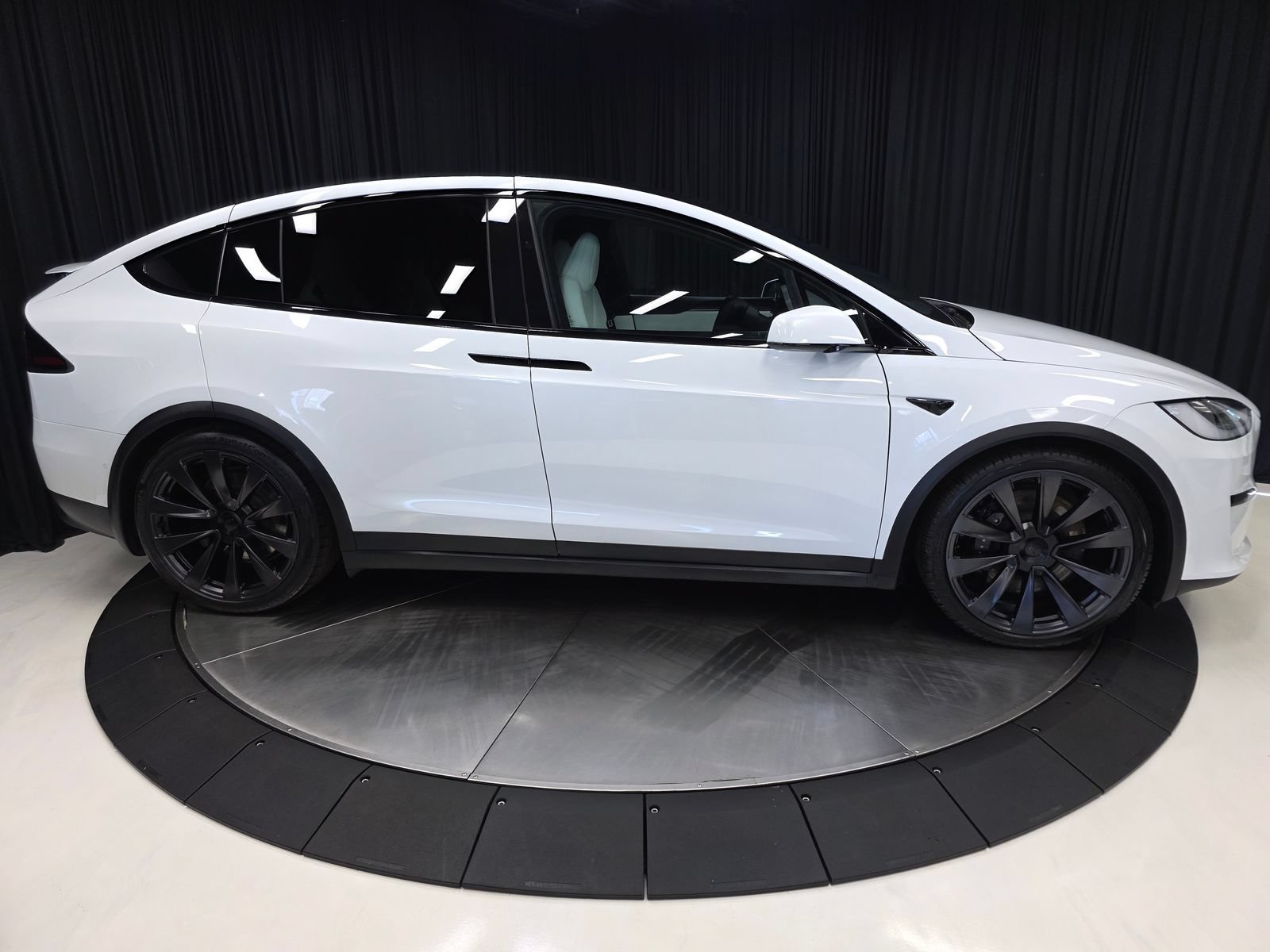 Used 2022 Tesla Model X Plaid AWD/4WD image 17