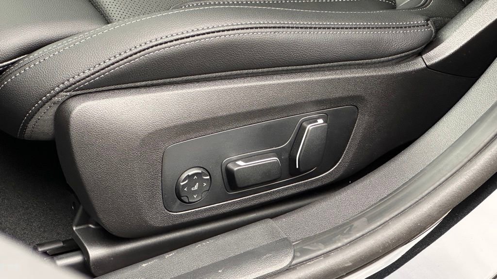 New 2026 BMW 330i Sedan w/ M Sport Package image 22