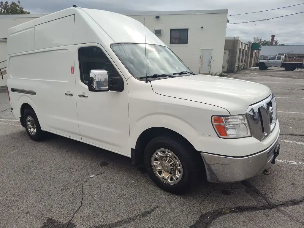 Used 2017 Nissan NV 3500 SL image 2