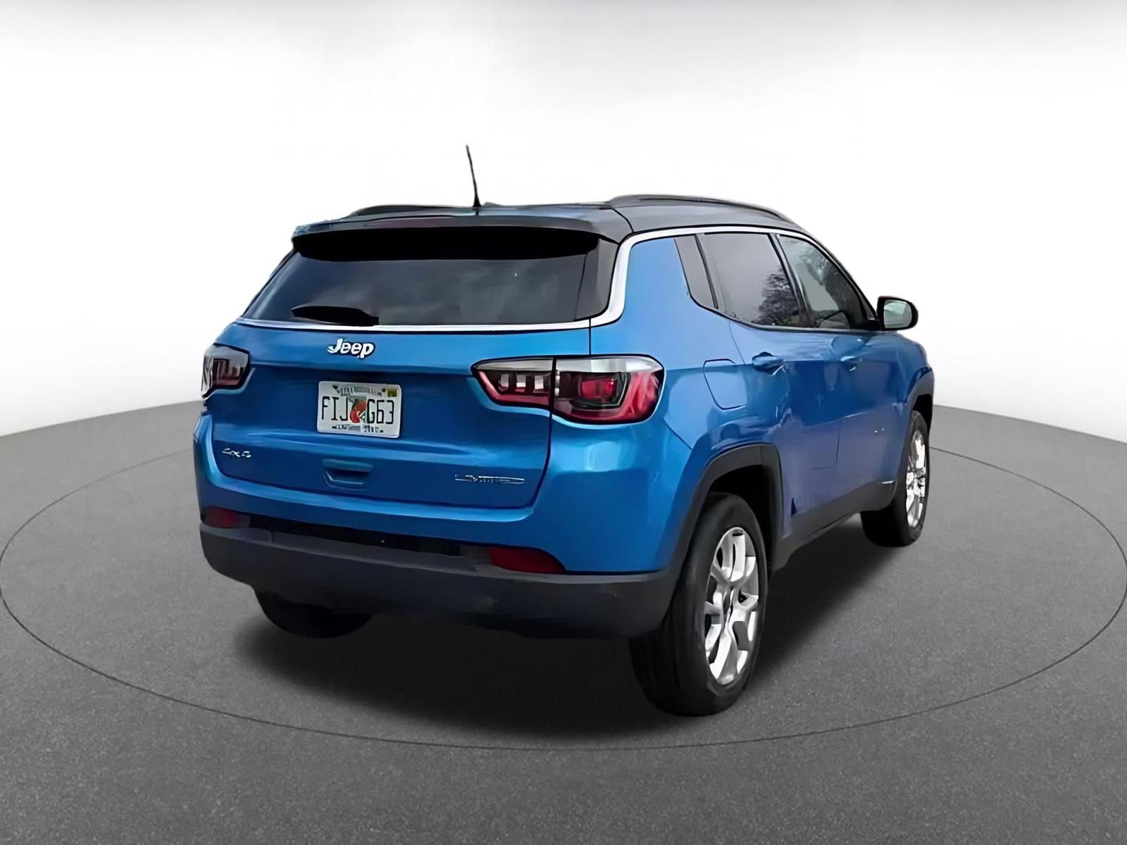 Used 2025 Jeep Compass Limited image 14